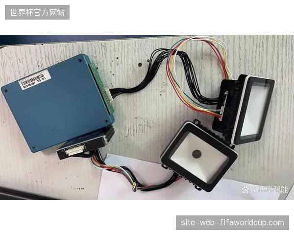 德安德智能闸机置换工体老旧设备，二维码识别模组实现复杂强光下稳定通行。